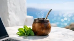 Mate με μέντα: ο δροσερός τρόπος για ενέργεια και καθαρή συγκέντρωση μέσα στη μέρα